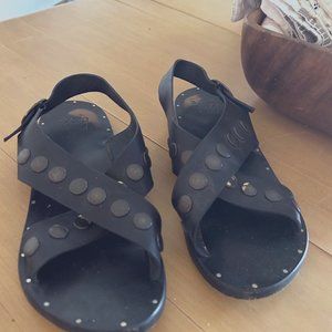 BEEKS sandals with grommets